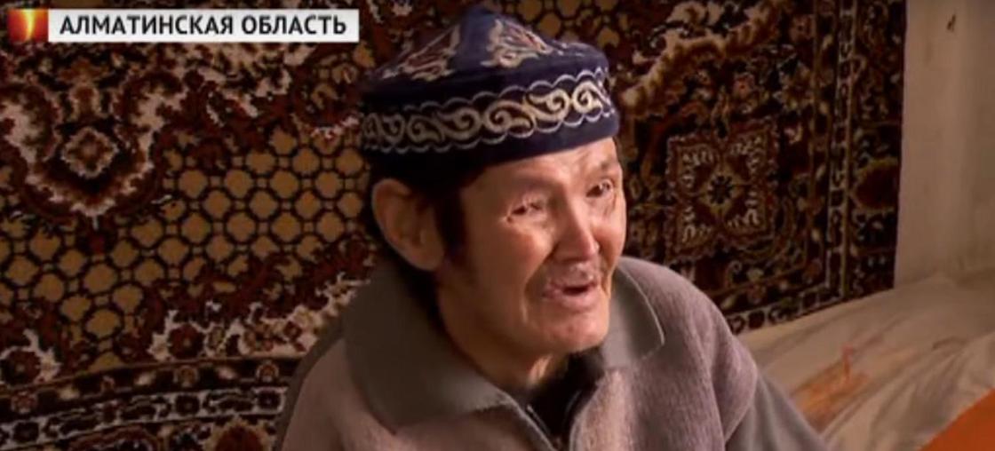 Мужчина полвека живет без документов в Алматинской области