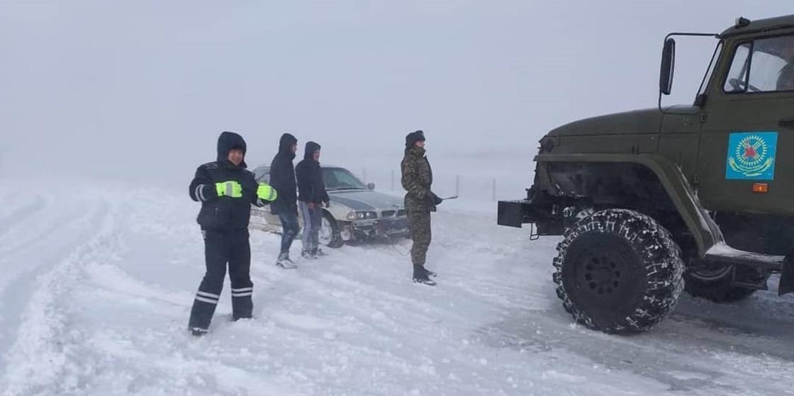 Крупная авария с участием девяти машин произошла в Карагандинской области