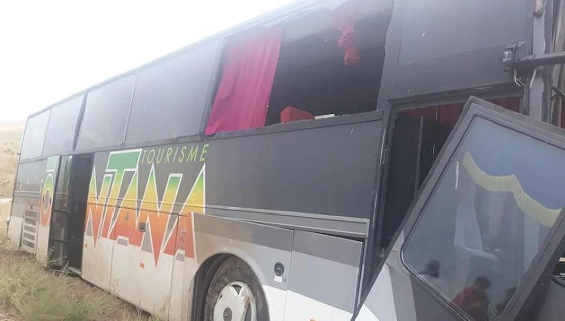 26 детей пострадали в аварии с автобусом в Алматинской области