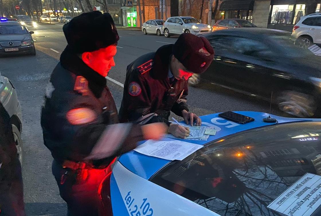 Более 400 водителей задержаны в Алматы с "левыми" госномерами
