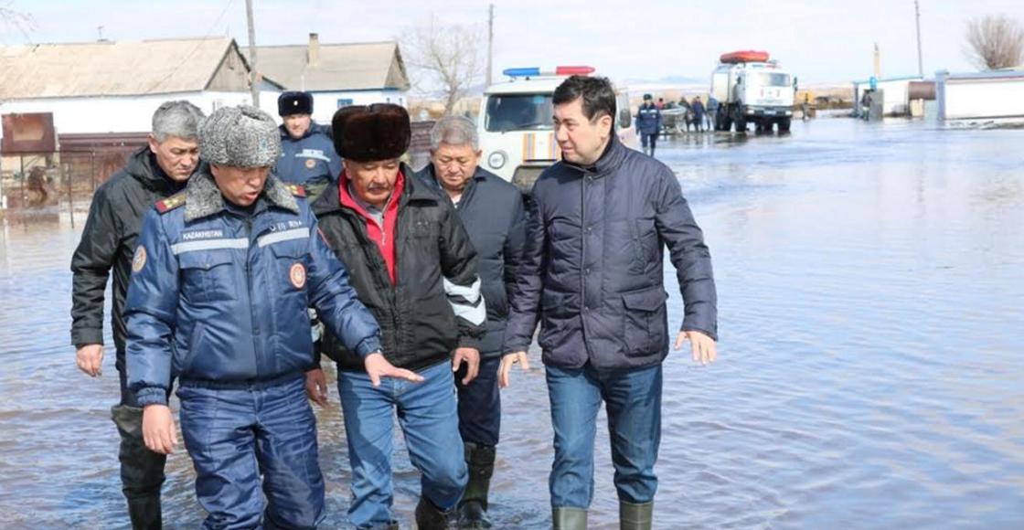 Экстренная эвакуация сельчан в Карагандинской области: на место паводков приехал глава региона (фото)