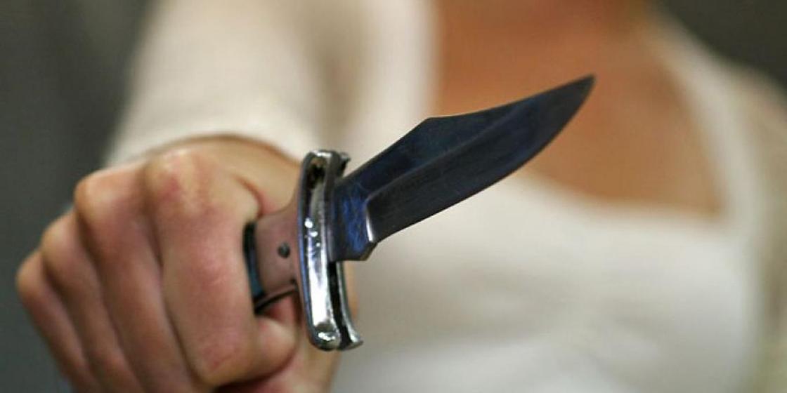 «Я - не воровка, я - убийца»: жительница Карагандинской области ограбила людей, угрожая ножом