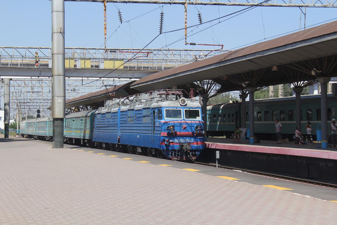 АДГСПК: Один поезд в Казахстане приносит до 3 млн тенге взяток за месяц