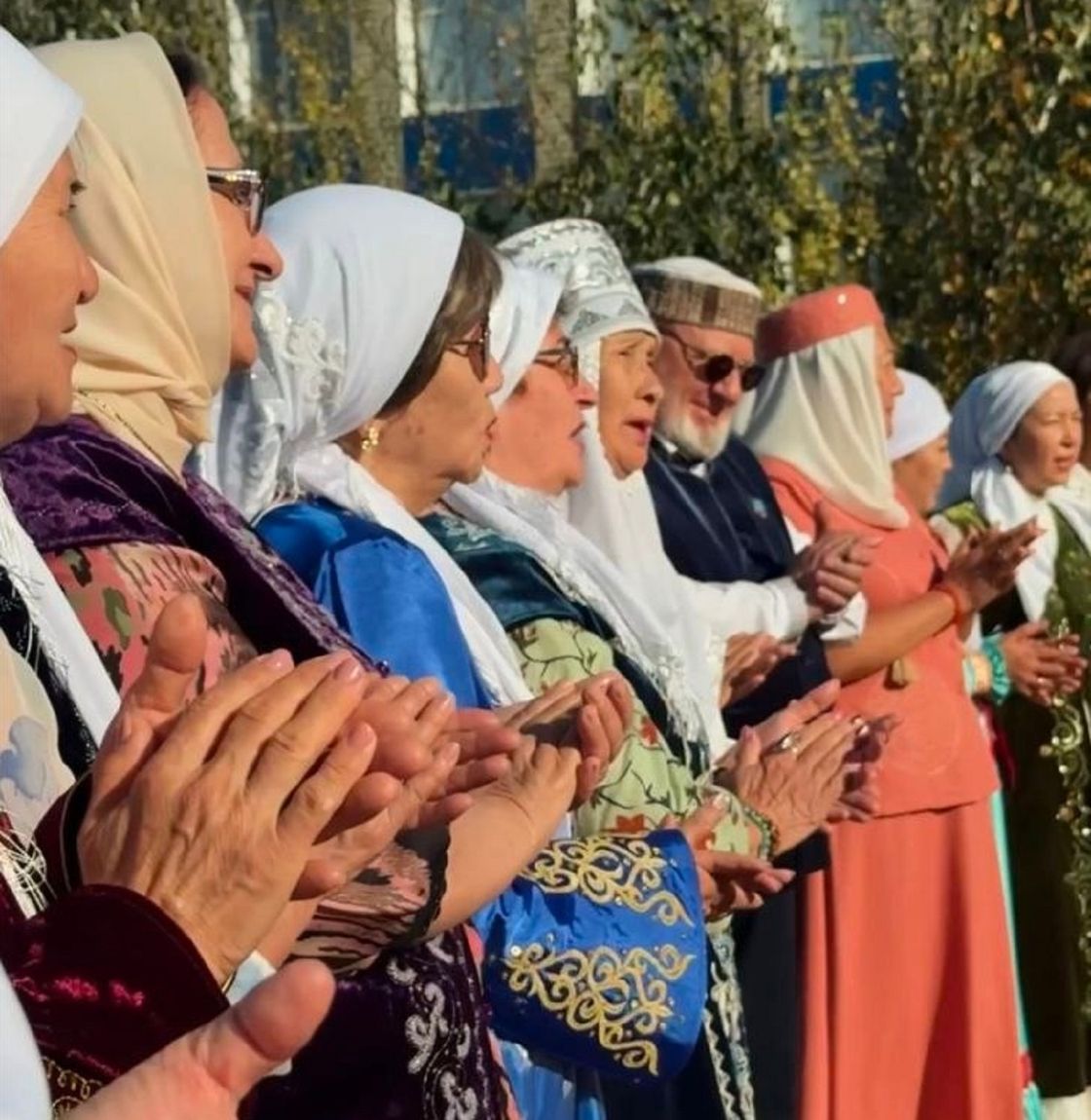 Присутствующие на празднике
