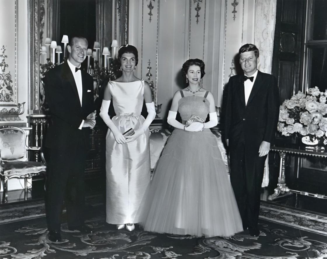 Чета Кеннеди в Букингемском дворце