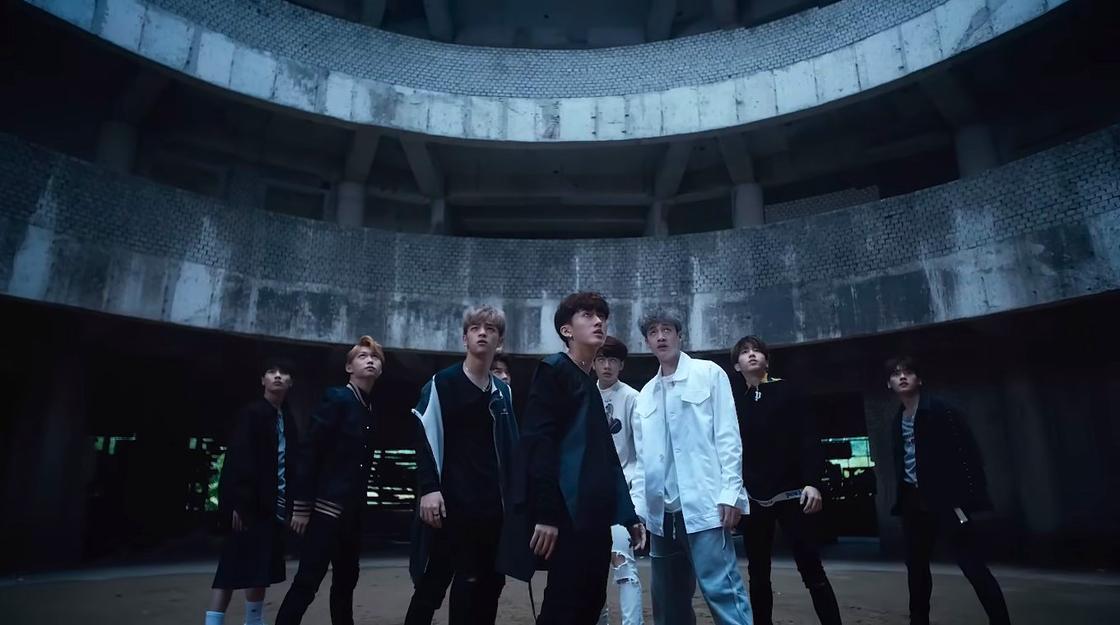 Stray Kids в видеоклипе «Hellevator»