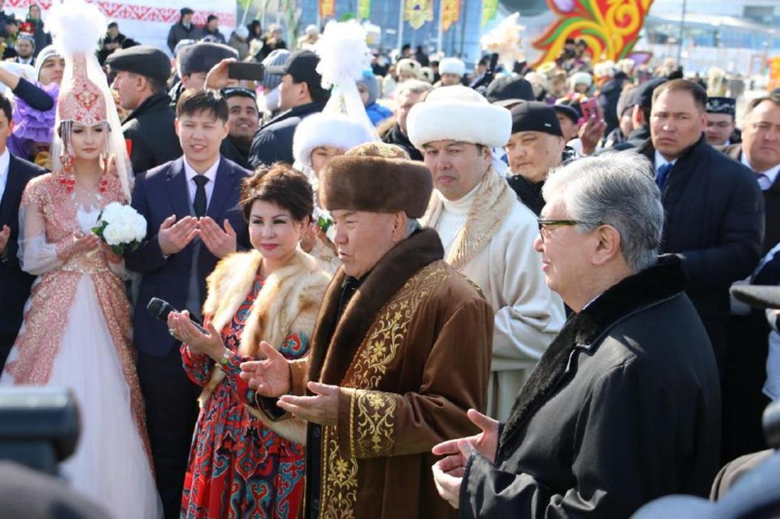 Назарбаев и Токаев пришли вместе на Наурыз в Астане (фото)