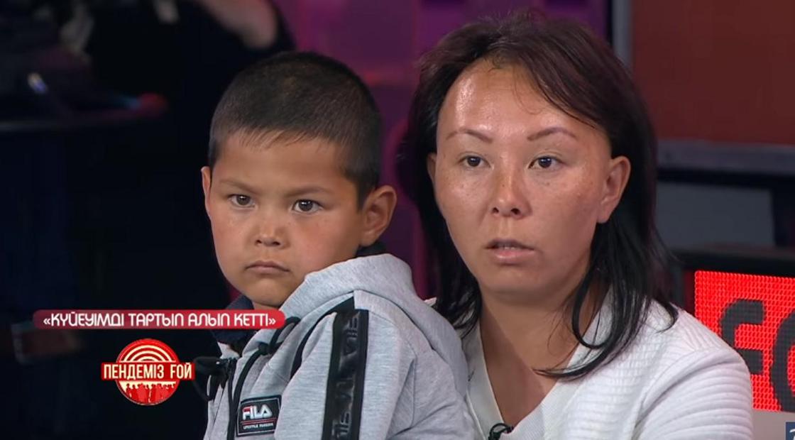 Казахстанец бросил жену с тремя детьми, и ушел к женщине постарше