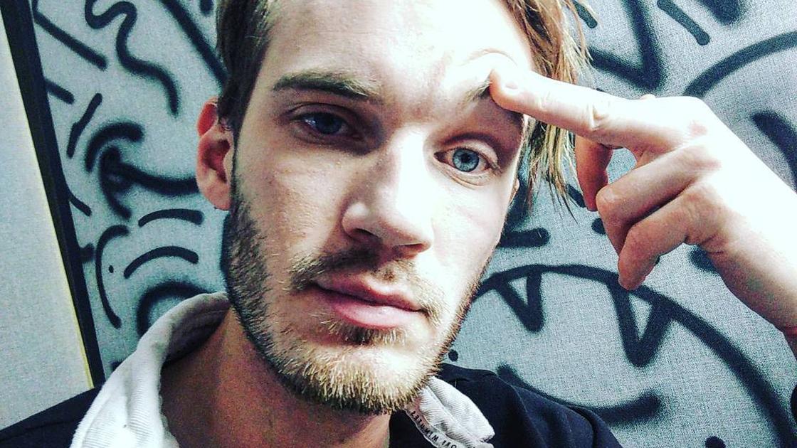 Новозеландский стрелок перед атакой призвал подписываться на блогера PewDiePie Новозеландский стрелок перед атакой призвал подписываться на блогера PewDiePie
