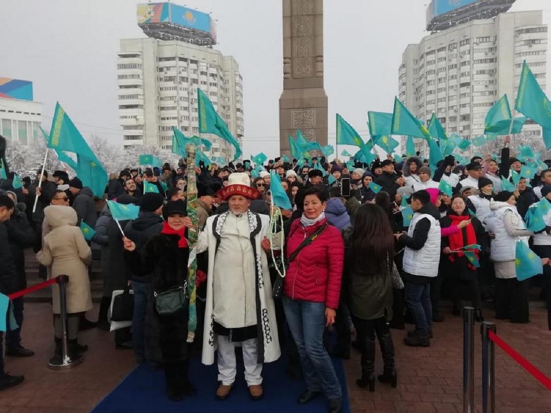 В Алматы прошел массовый флешмоб, посвященный Дню Независимости Казахстана