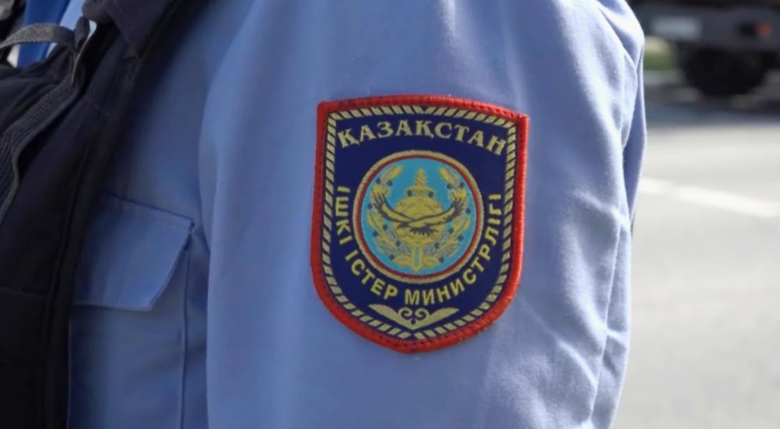 Бил по голове, порвал форму: житель Акмолинской области избил полицейского