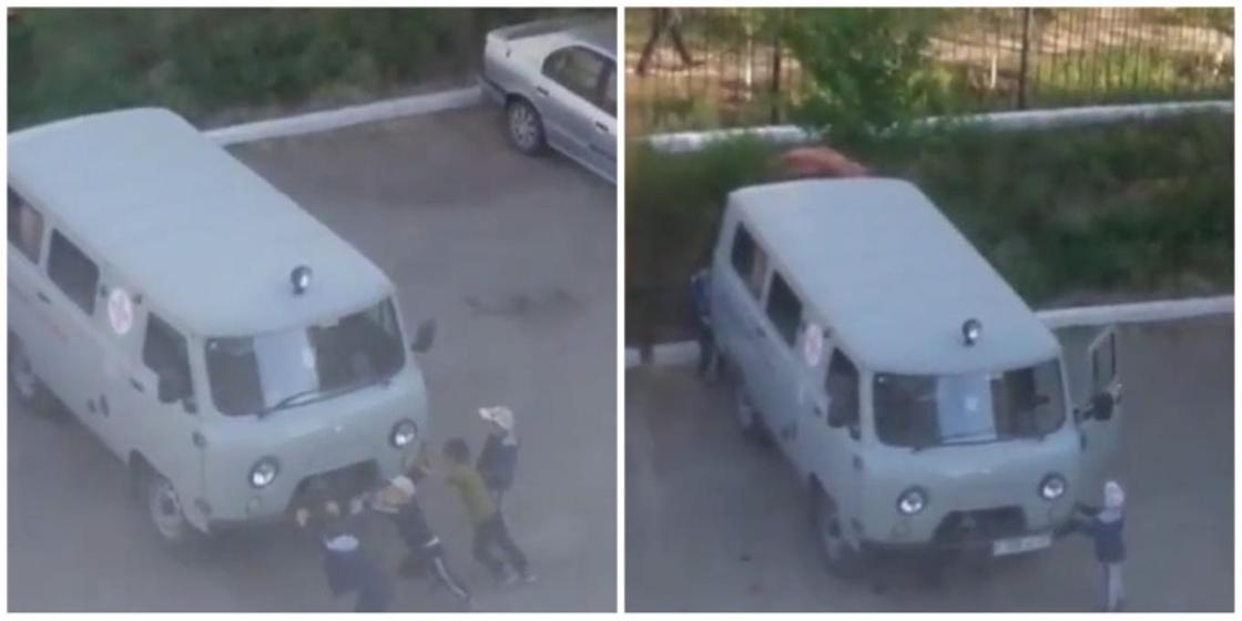 Дети вскрыли замок машины скорой помощи и толкали ее в Уральске (видео)