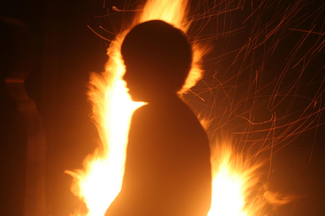 Гибель двух детей во время пожара в Семее: стали известны подробности трагедии