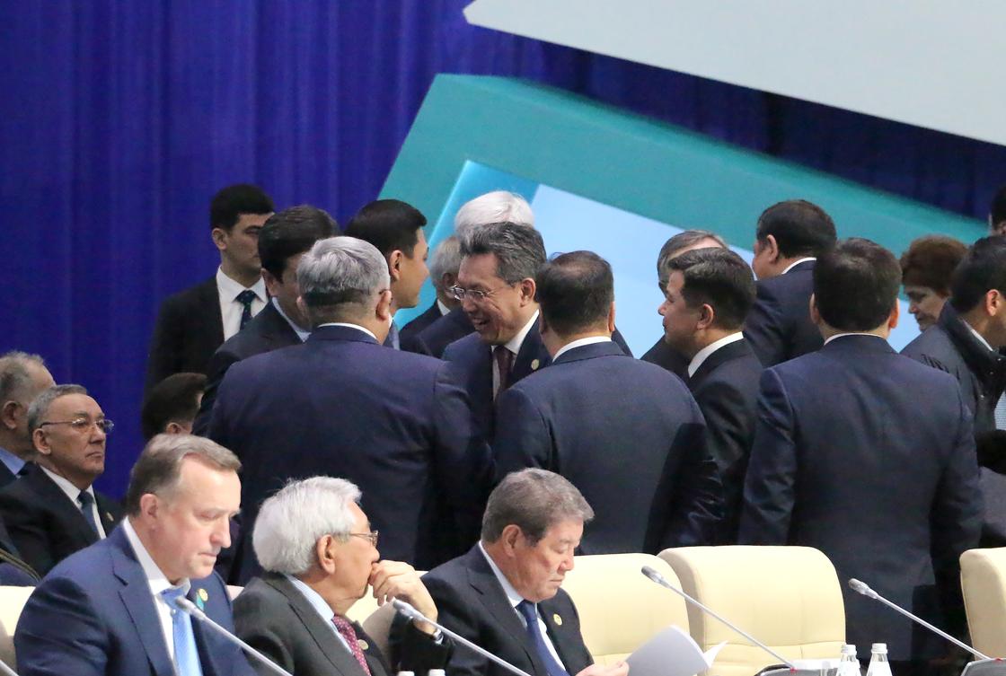 Многодетные, кресло президента и Джаксыбеков: как прошел съезд "Нур Отана" (фото)