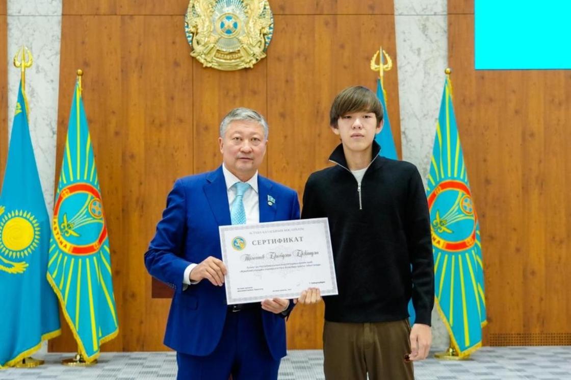 Вручение образовательных грантов