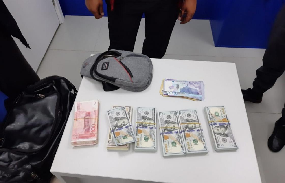 Казахстанец пытался провезти почти 50 тыс. долларов в Китай