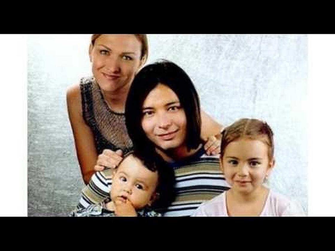 Мурат Насыров с женой и детьми