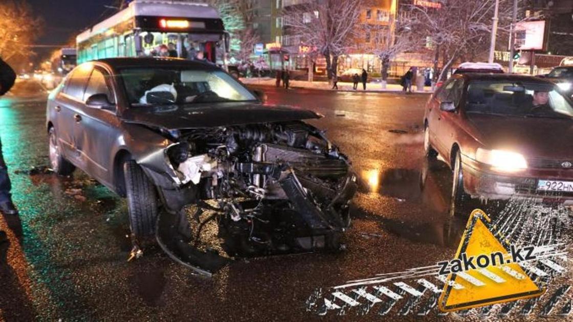 Водитель BMW потерял сознание и устроил массовое ДТП в Алматы (фото, видео)
