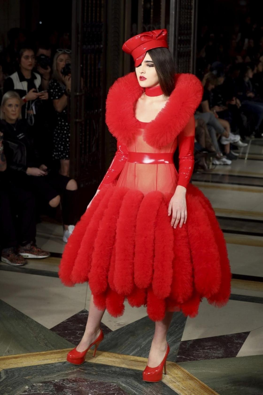 Модная коллекция осень-зима 2019 от Пэм Хогг шокировала публику