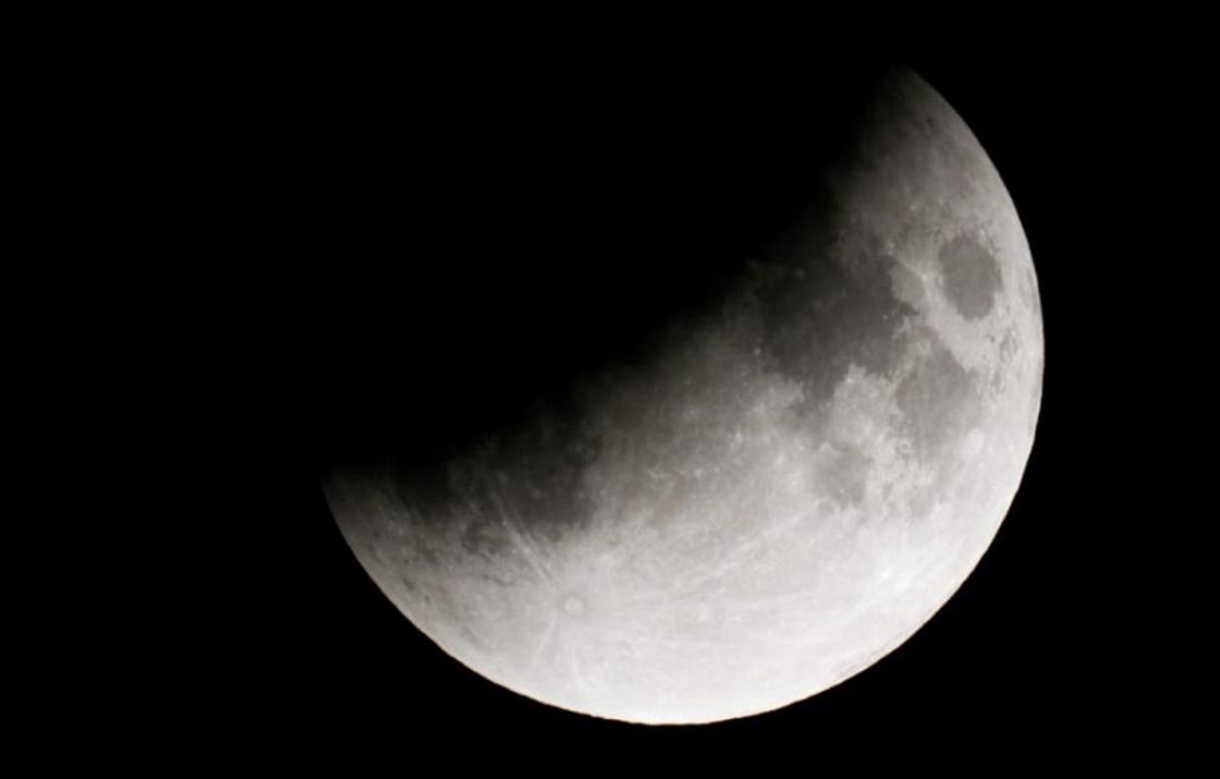 Восход «кровавой» Луны показали пользователи Сети (фото, видео)
