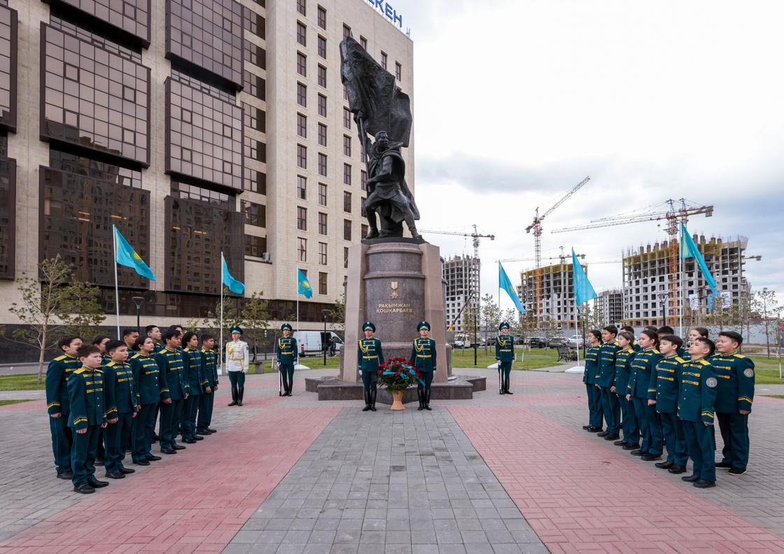 Памятник Рахымжану Кошкарбаеву