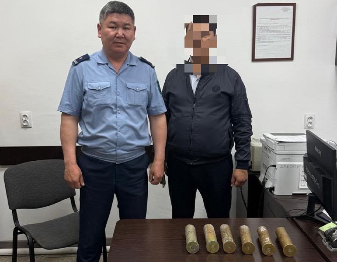 Мужчина и полицейский