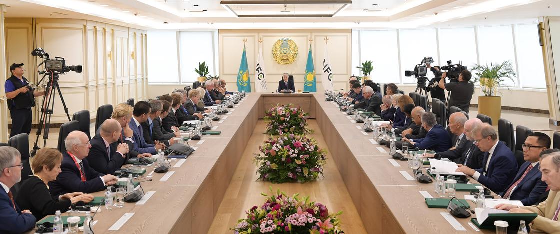 "Нужны практические результаты": Токаев провел заседание Совета по управлению МФЦА