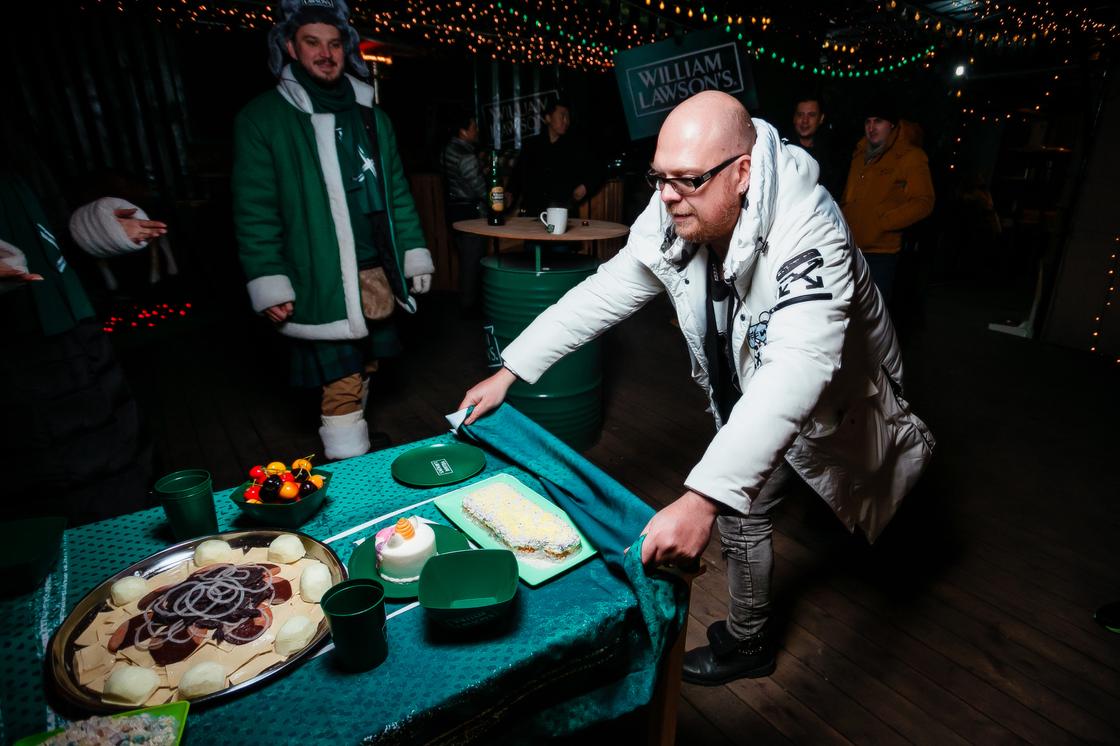 «Дерни с Лоусоном!»: как алматинцы сражались за новогодние подарки