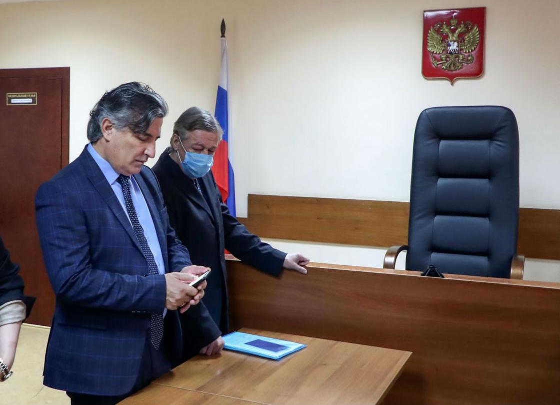 Эльман Пашаев и Михаил Ефремов в зале суда