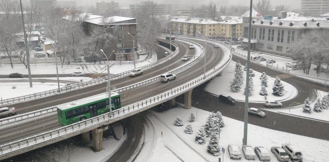 Снег в Алматы будет идти до вечера (фото)