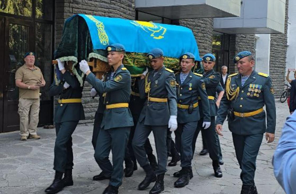 Талғат Мұсабаевты ақтық сапарға шығарып салу рәсімі