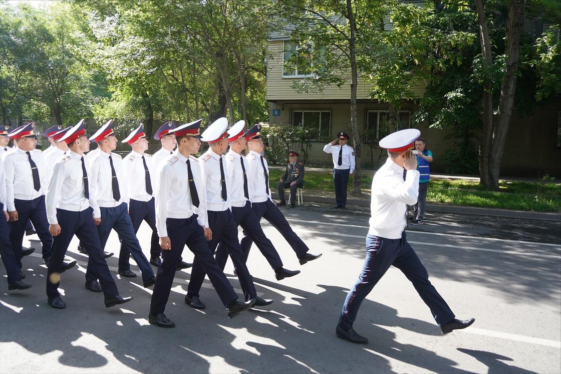 Парад, устроенный полицией в честь Камбара Сарсенова