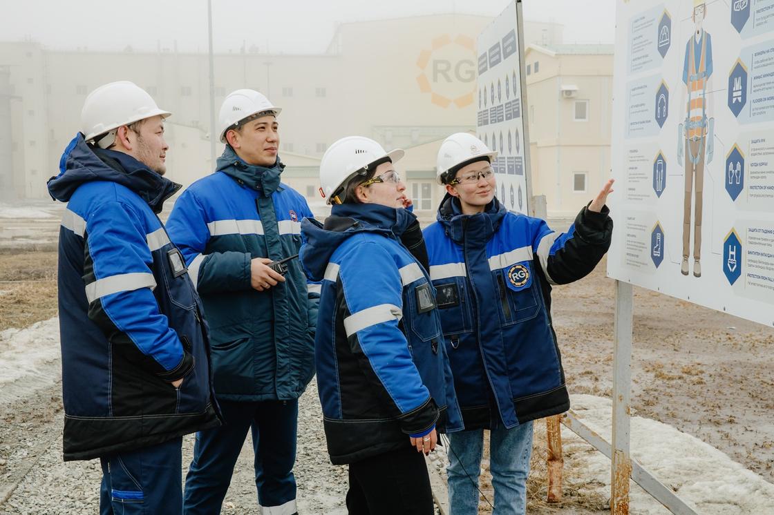 RG Gold компаниясының қызметкерлері