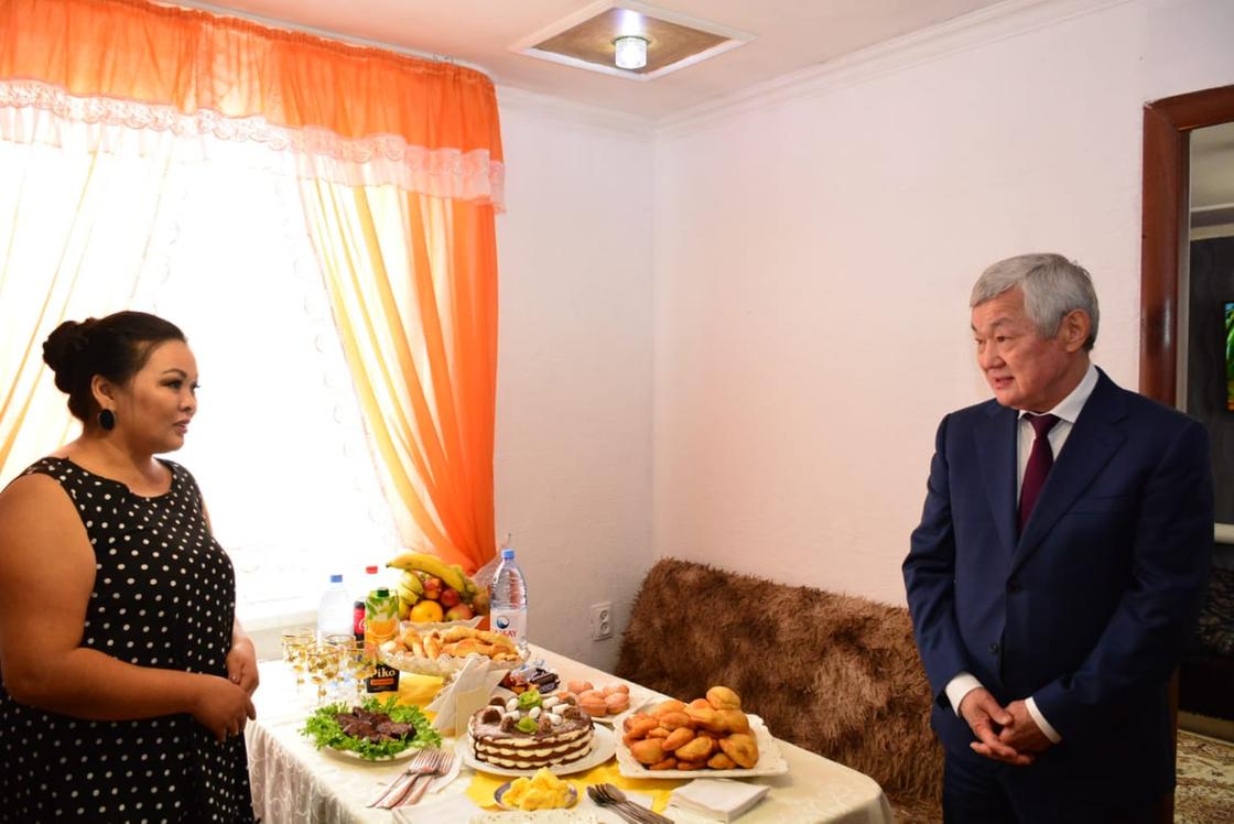 Бердибек Сапарбаев посетил село близ столицы
