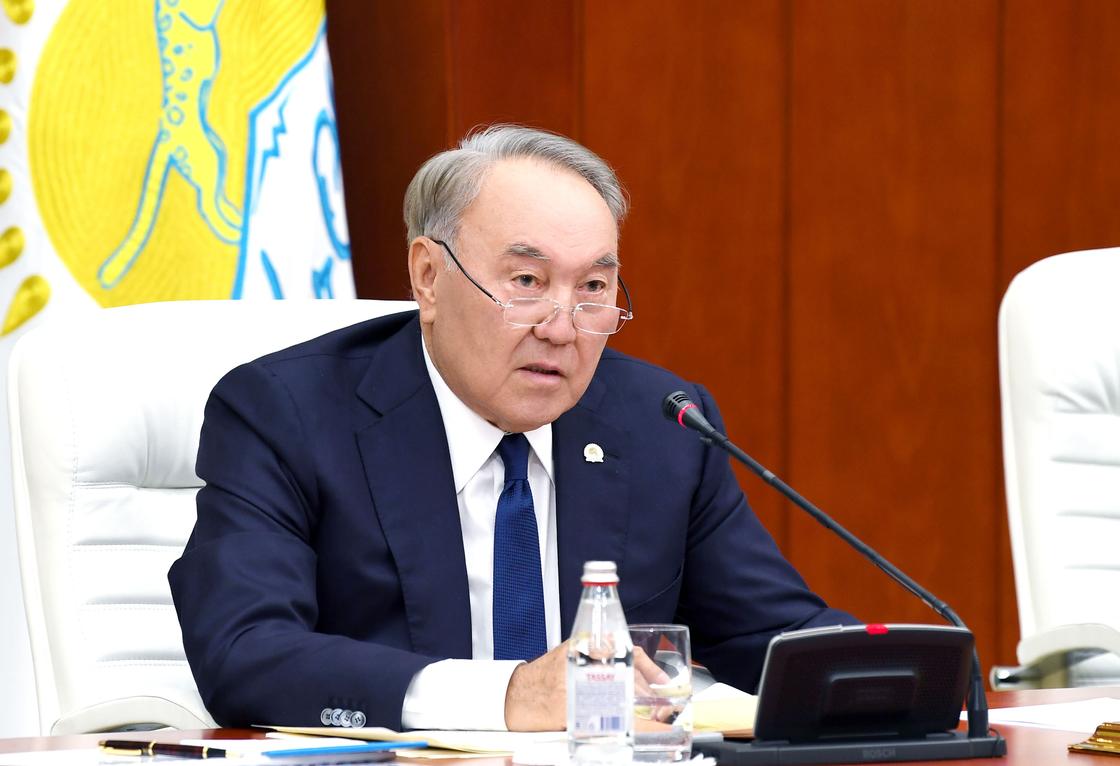 Зачем Назарбаев провел заседание фракции партии Nur Otan