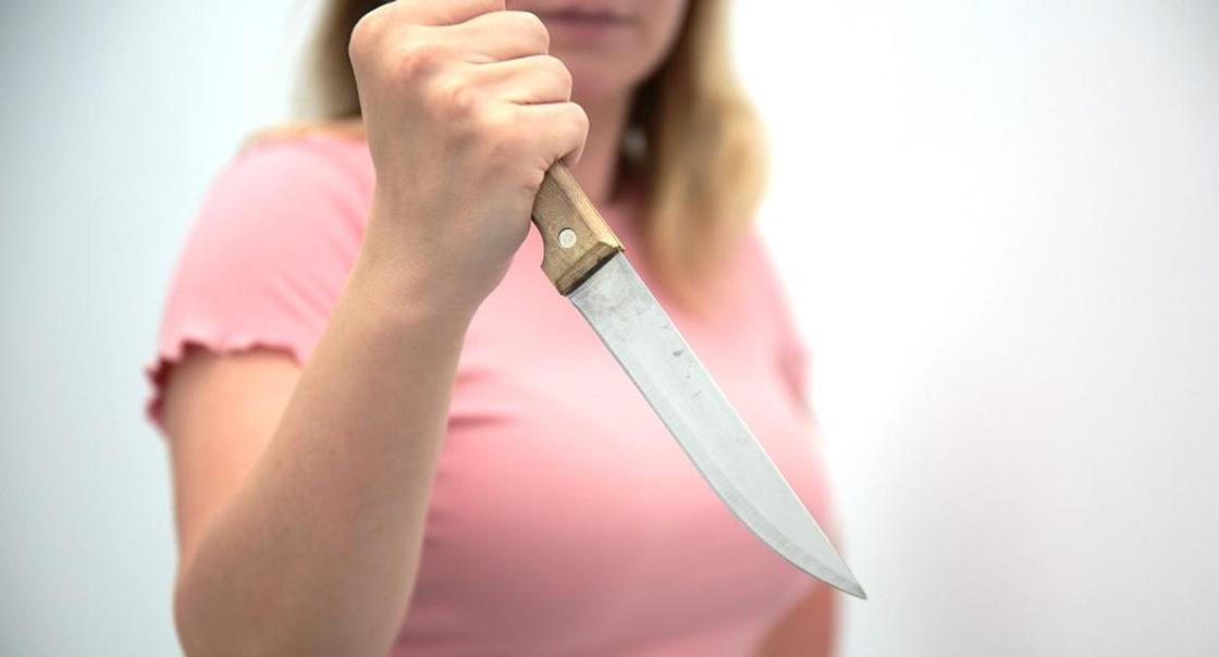 Женщину подозревают в убийстве своего обидчика в Алматинской области Женщину подозревают в убийстве своего обидчика в Алматинской области