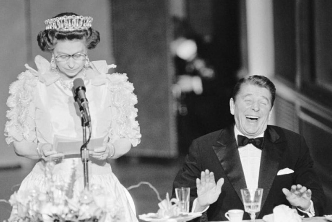 Елизавета II патшайым  және АҚШ президенті Рейган