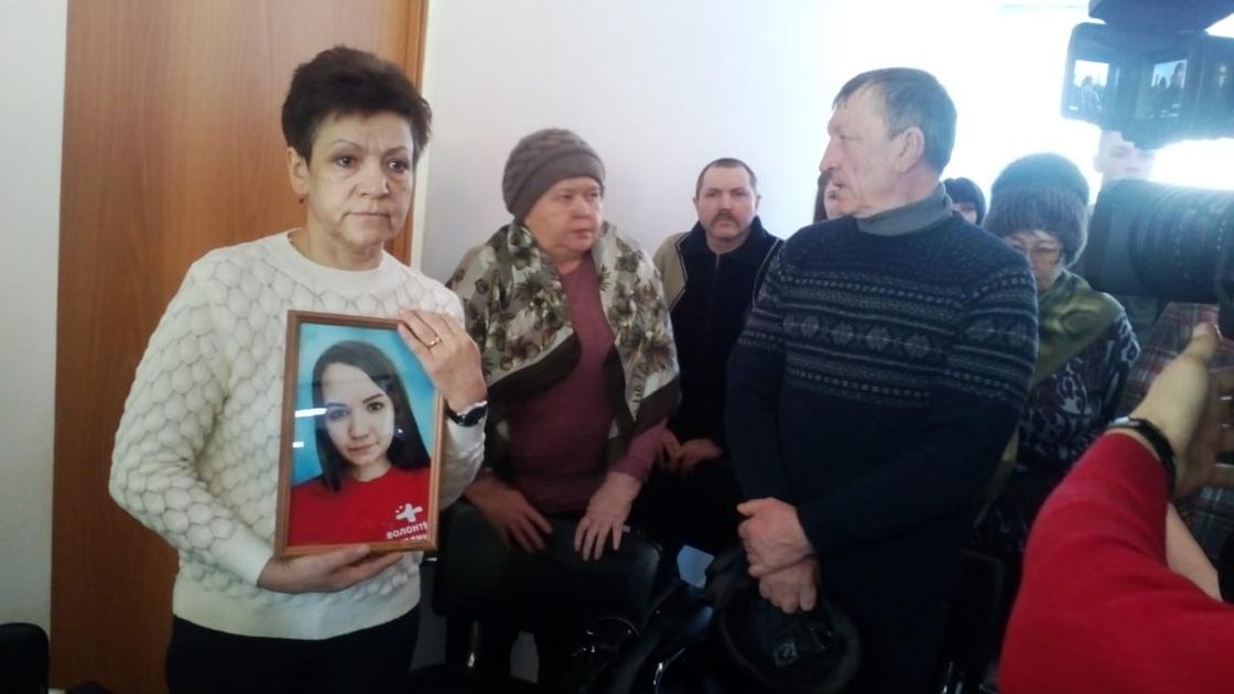"Посмотрите мне в глаза": мать Дарьи Махартовой обратилась к убийцам дочери