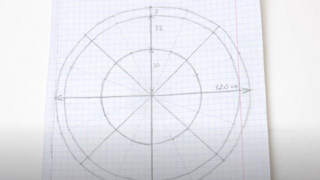 На бумаге нарисован карандашом круг, разделенный линиями на сектора
