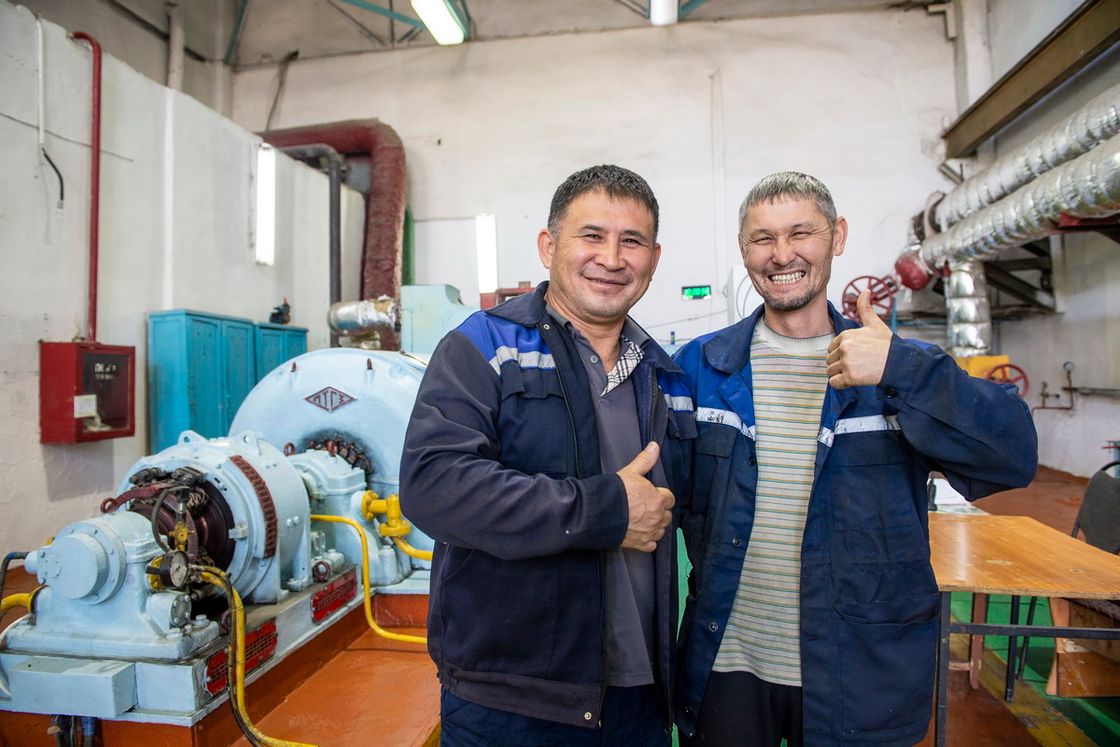 Рабочие на заводе