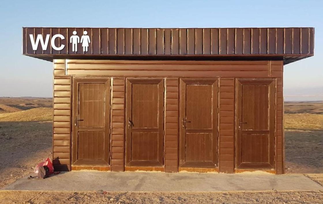 "Нет воды, чтобы помыть руки": алматинку возмутили туалеты на Чарыне