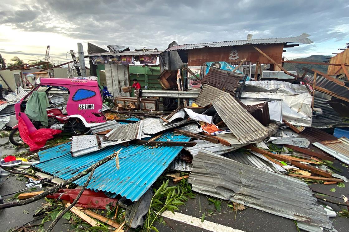 Разрушенные дома на Филиппинах