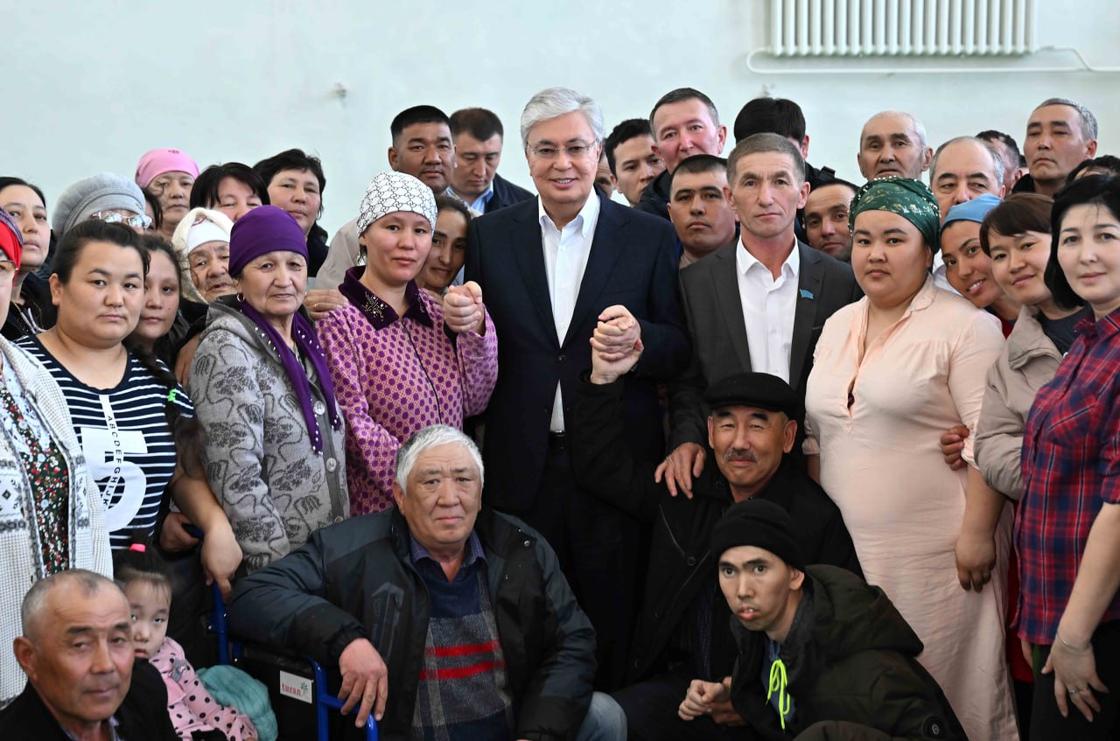 Касым-Жомарт Токаев с жителями ЗКО