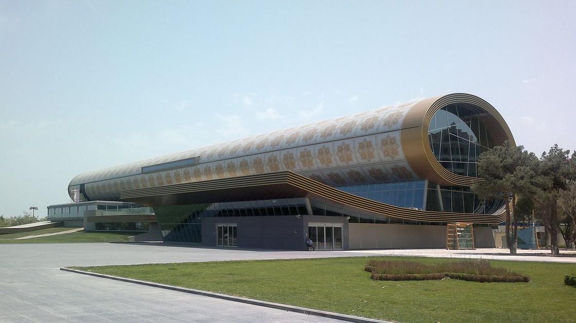 Вид на Музей ковра в Баку