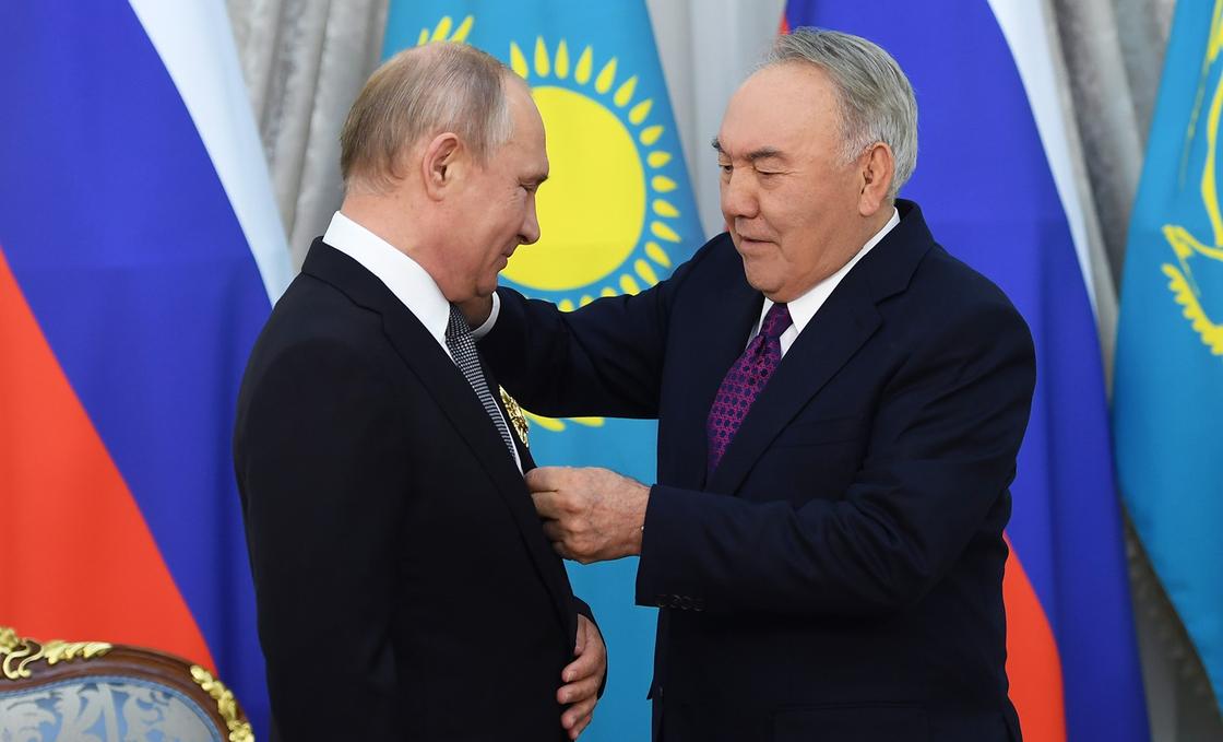 Назарбаев Путинге орден табыстады (фото)
