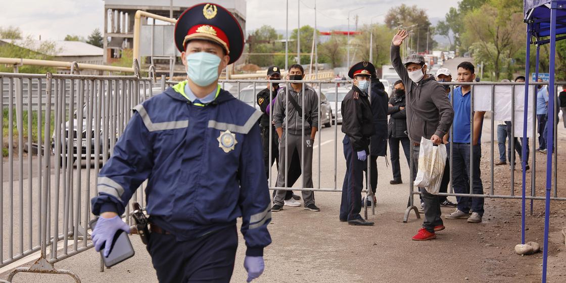 "Глаза красные, кашляет": карагандинцы пожаловались на полицейских с симптомами КВИ