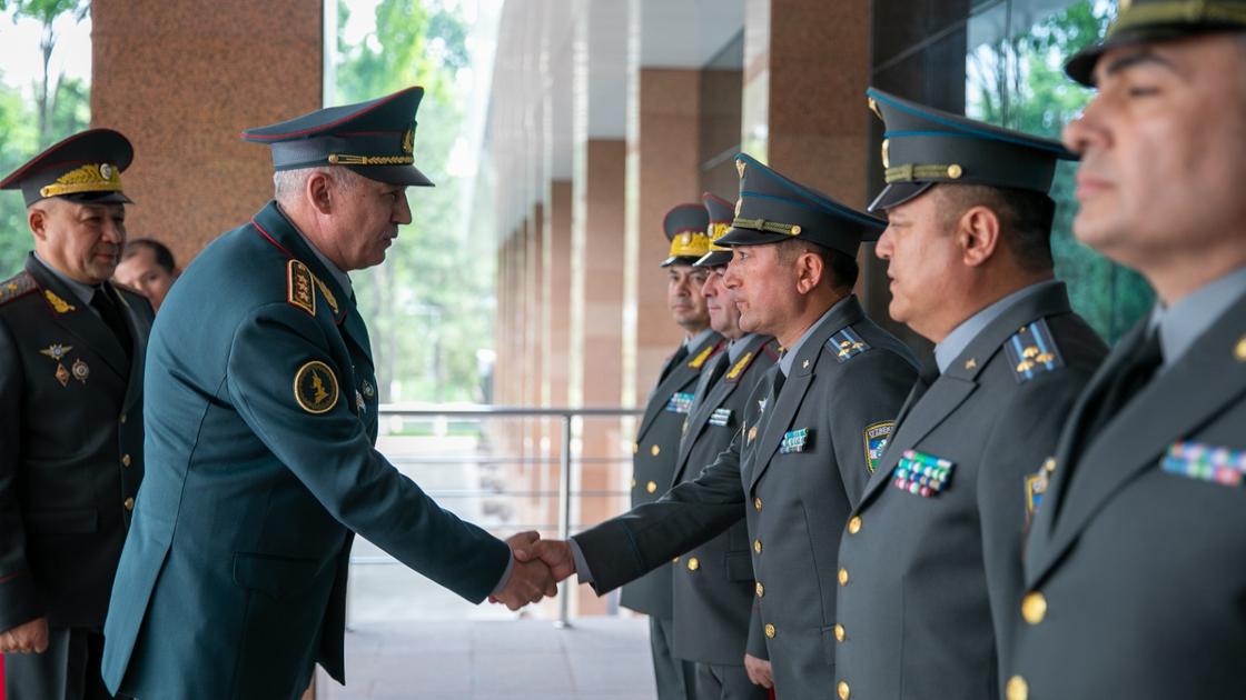 Встреча министров обороны Казахстана и Узбекистана