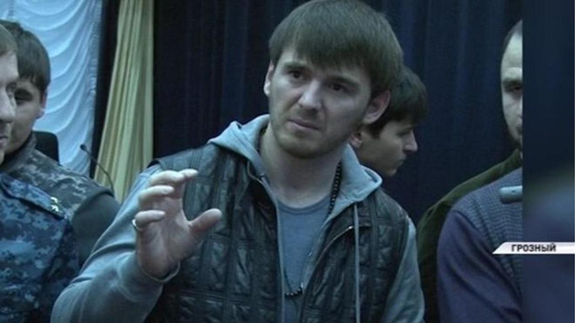 Чеченское ТВ показало, как племянник Кадырова бьет женщину электрошокером