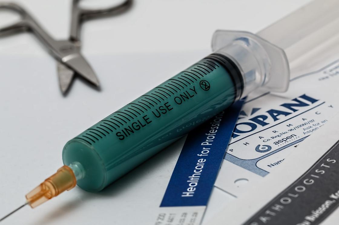 Французский эпидемиолог оценил сроки появления вакцины от COVID-19