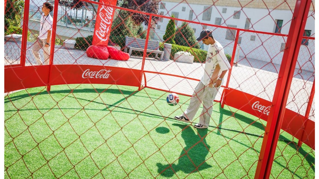 Масштабная кампания "Еще больше эмоций с Coca-Cola"